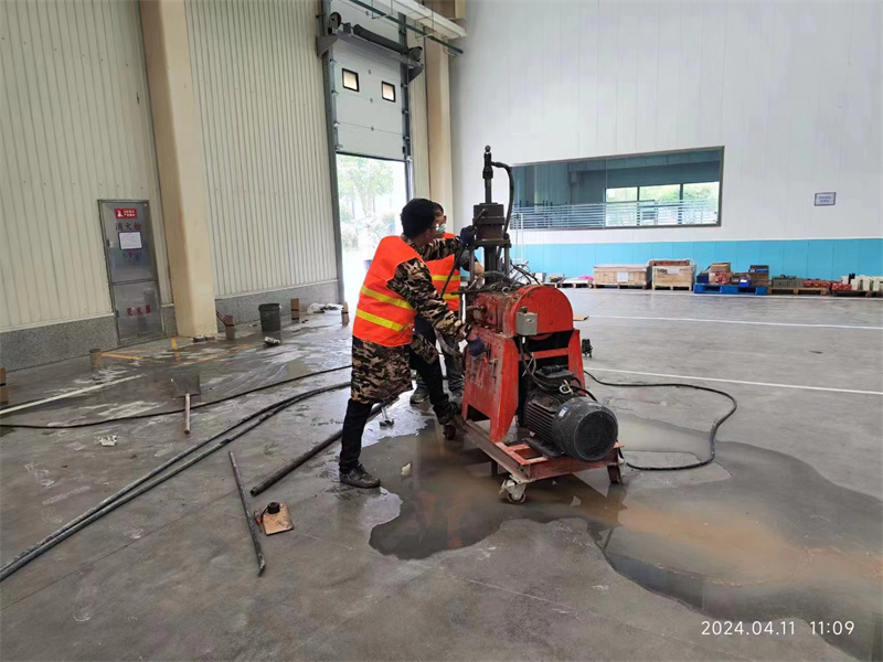 毛嘴镇厂房地面下沉塌陷注浆加固施工